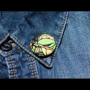 Lapel pin ninja turtles